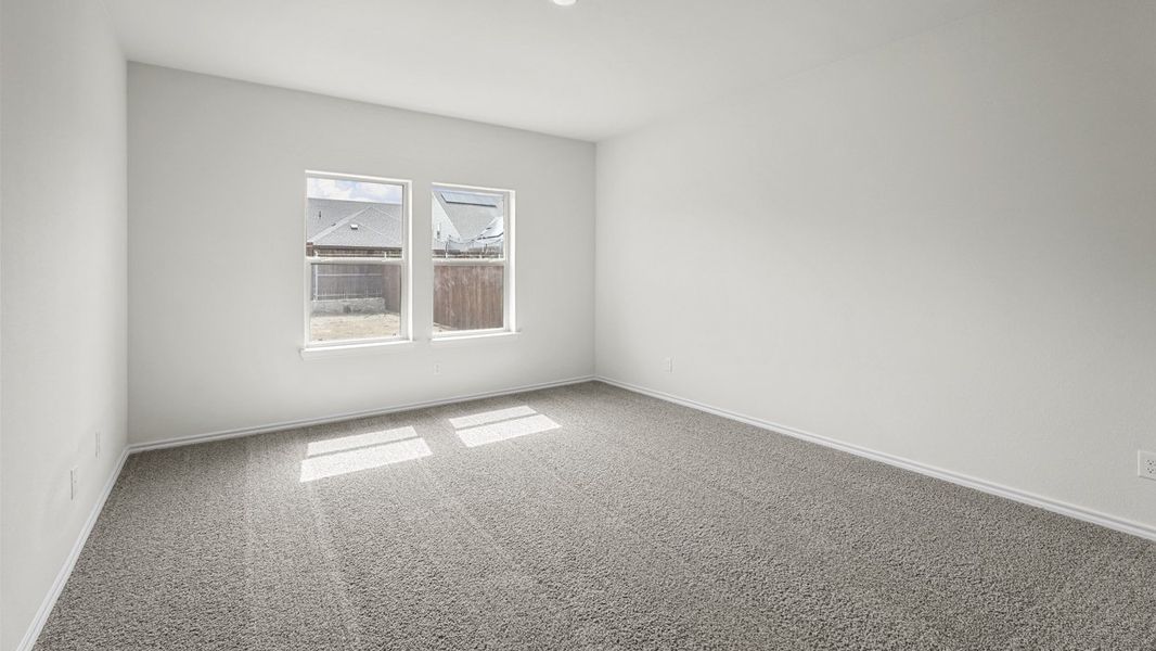 Spacious, unfurnished interior of a new home in Blaire Lake, Tyler (Image 16).