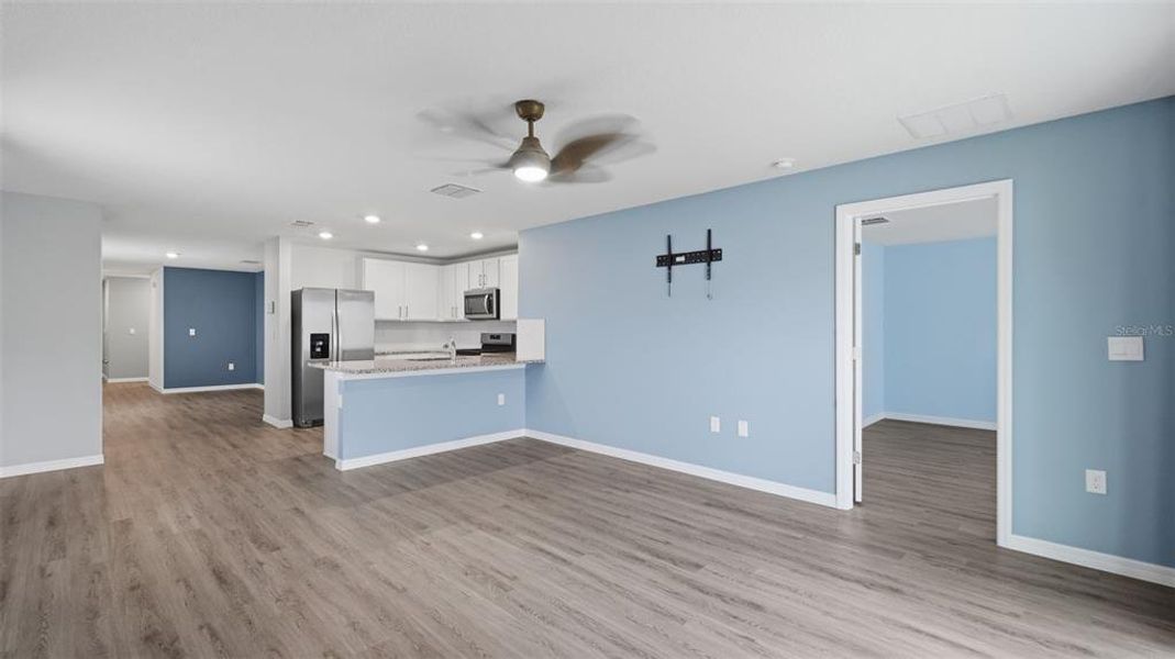 Spacious, unfurnished interior of a new home in Northwater at Two Rivers, Zephyrhills (Image 39).