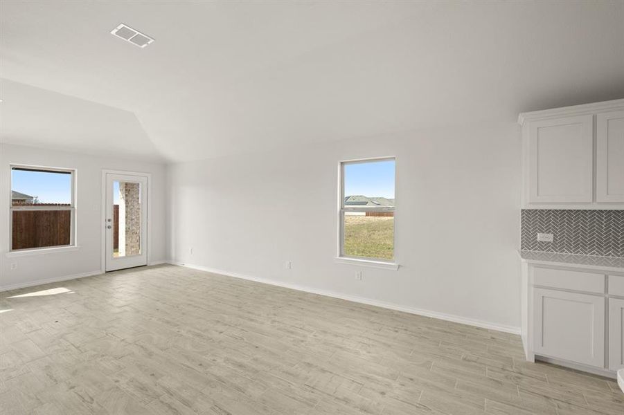 301 Comanche- DIning-2