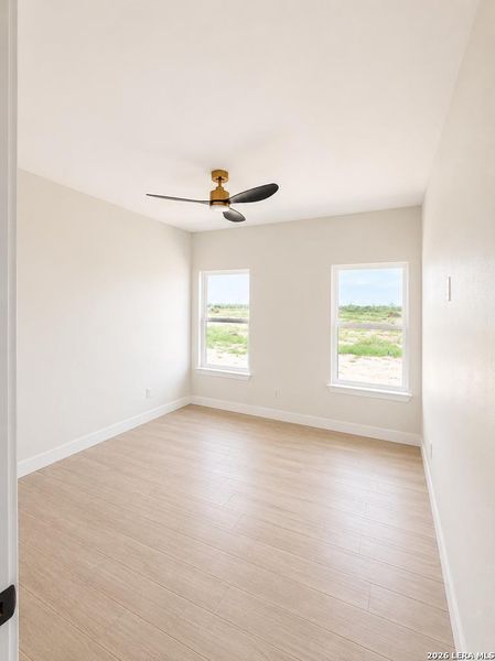 Spacious, unfurnished interior of a new home in , Eagle Pass (Image 6).
