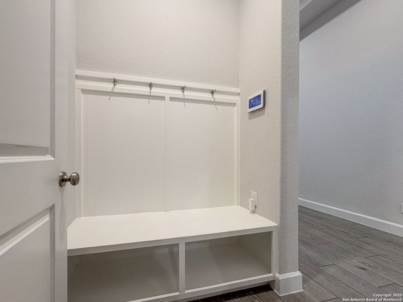 Spacious, unfurnished interior of a new home in Cibolo Canyons 50', San Antonio (Image 22). Spacious, unfurnished interior of a new home in Cibolo Canyons 50', San Antonio (Image 22).