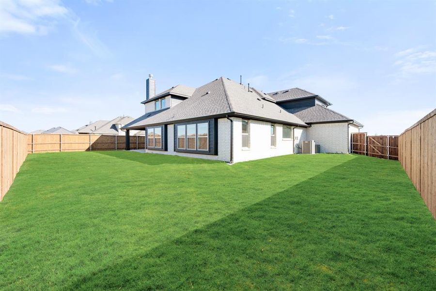 Exterior details and patio area of a home in Somerset, Venus (Image 4).