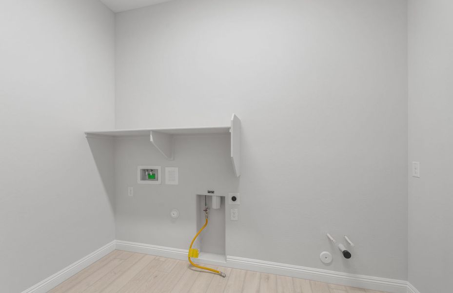 Spacious, unfurnished interior of a new home in Artisan at Asante, Surprise (Image 29).