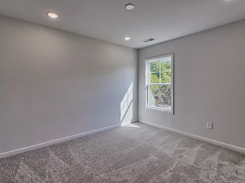 Spacious, unfurnished interior of a new home in Amber Hill, West Columbia (Image 11).