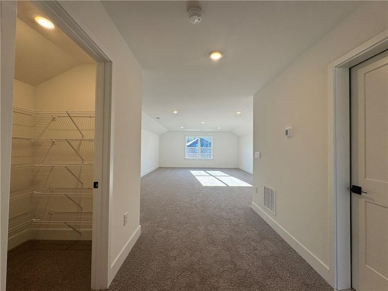 Spacious, unfurnished interior of a new home in Tuscany Hills, Douglasville (Image 13).