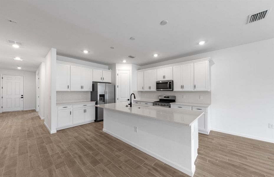 SWFL_DV_TER_47000_Whitestone_Kitchen 3