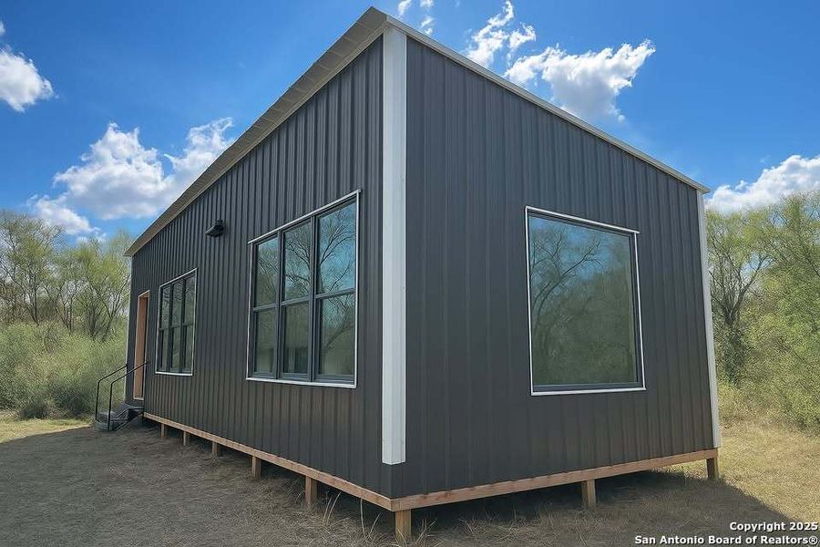 Exterior details and patio area of a home in , Devine (Image 20).