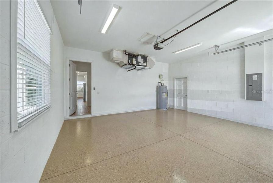 Spacious, unfurnished interior of a new home in , Punta Gorda (Image 26).