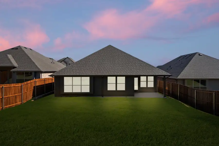Exterior details and patio area of a home in Waterford Park, Weatherford (Image 4).