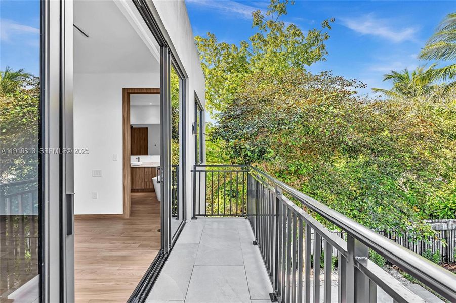 Exterior details and patio area of a home in , Miami (Image 35).