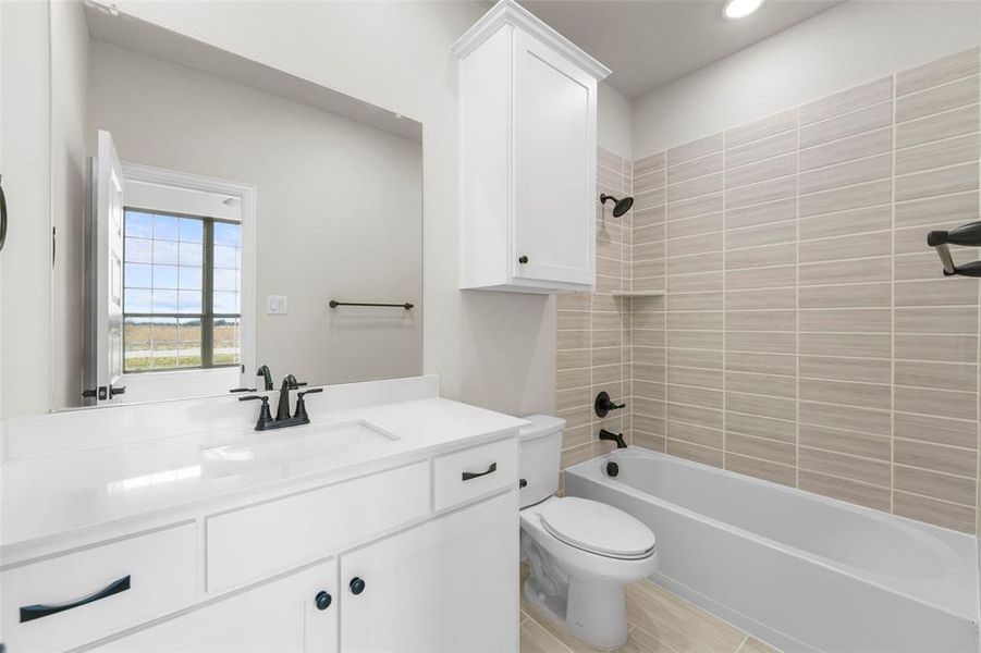 Furnished interior view inside a new home in , Waxahachie (Image 12).