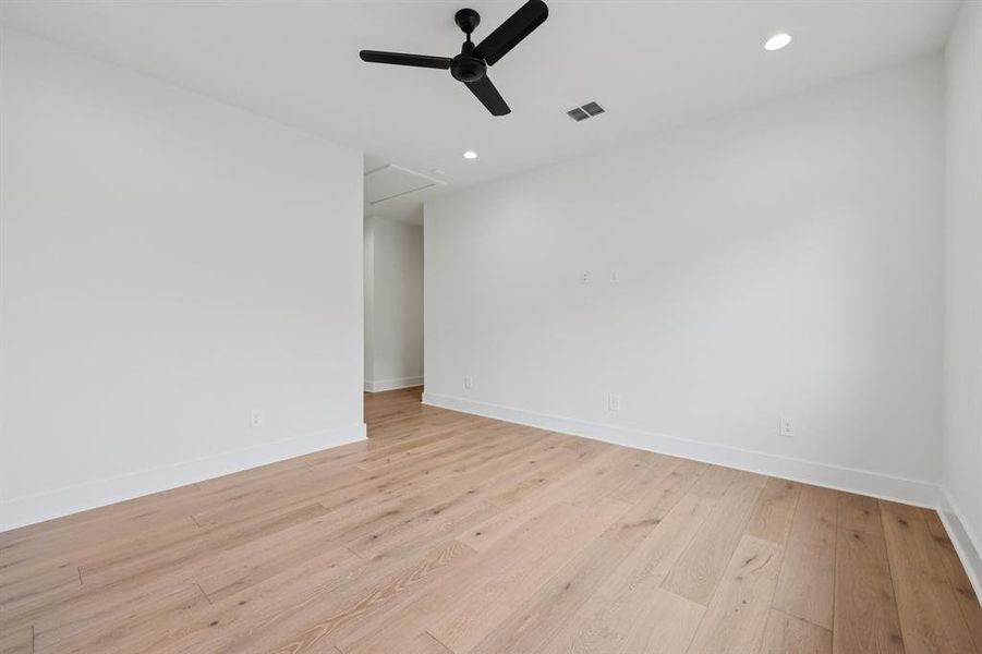 Spacious, unfurnished interior of a new home in , Dallas (Image 24).