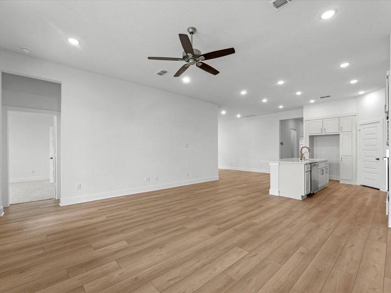 Spacious, unfurnished interior of a new home in Jubilee 50′, Hockley (Image 12).