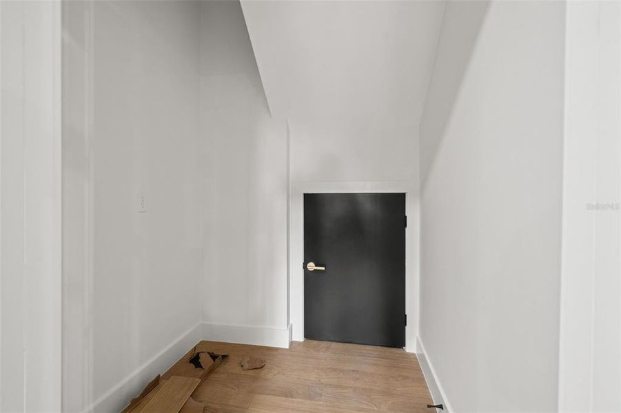 Spacious, unfurnished interior of a new home in , Tampa (Image 42).
