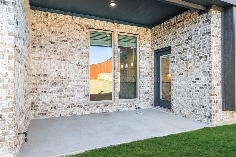 Exterior details and patio area of a home in The Lakes at Parks of Aledo, Aledo (Image 27).