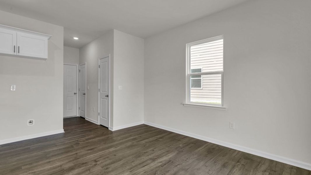 Spacious, unfurnished interior of a new home in Anderson Farm, Wendell (Image 16).