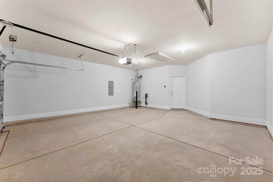 Spacious, unfurnished interior of a new home in , Gastonia (Image 18).