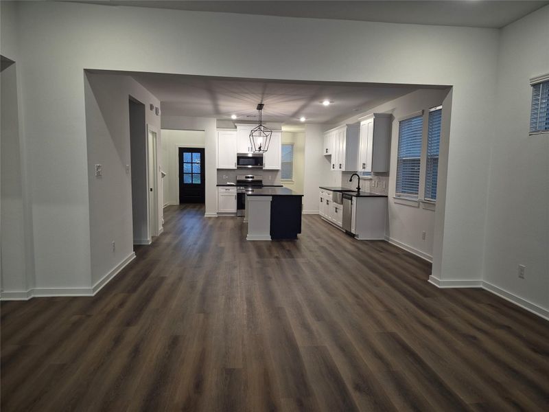 Spacious, unfurnished interior of a new home in Foxtail Palms, Manvel (Image 16). Spacious, unfurnished interior of a new home in Foxtail Palms, Manvel (Image 16).
