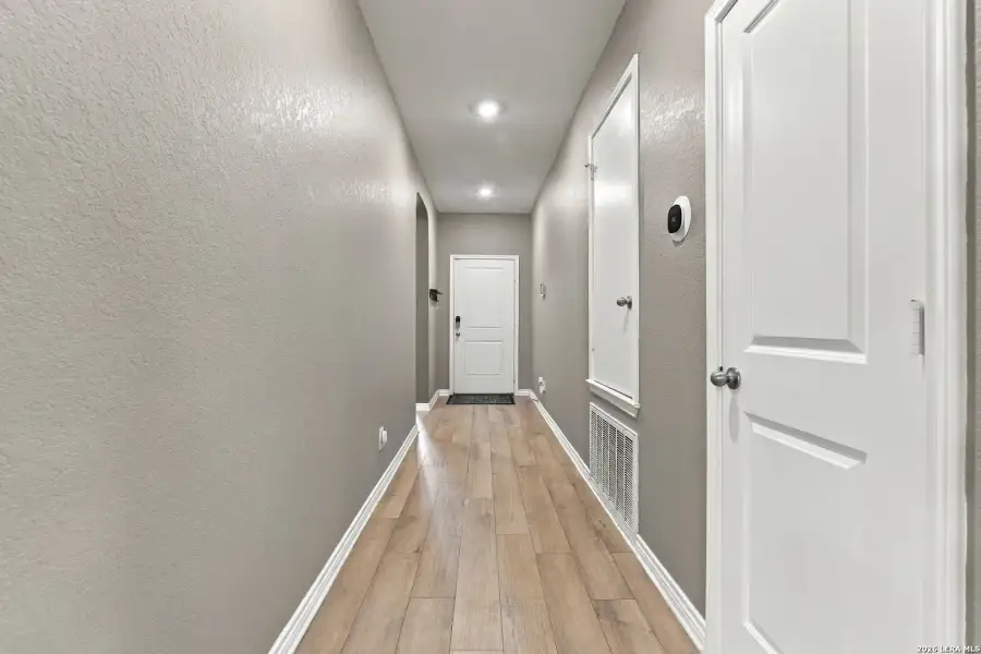 Spacious, unfurnished interior of a new home in , San Antonio (Image 22).