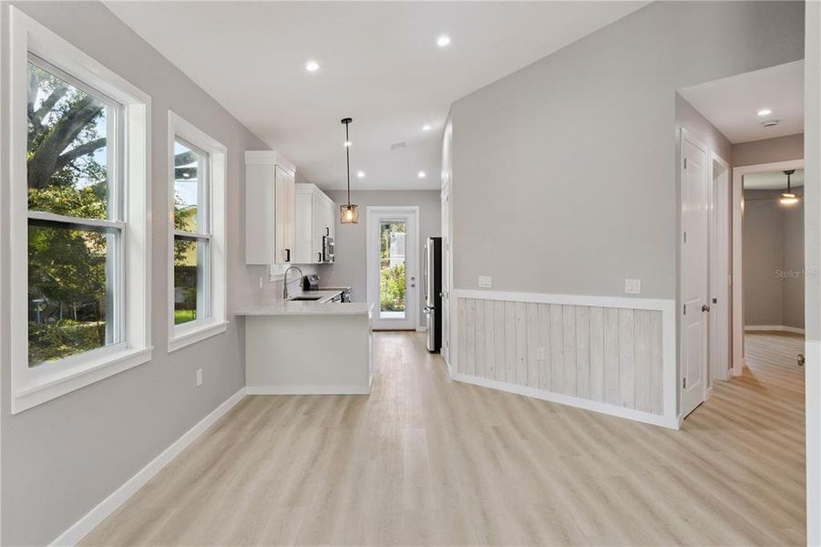 Spacious, unfurnished interior of a new home in , Gulfport (Image 9).