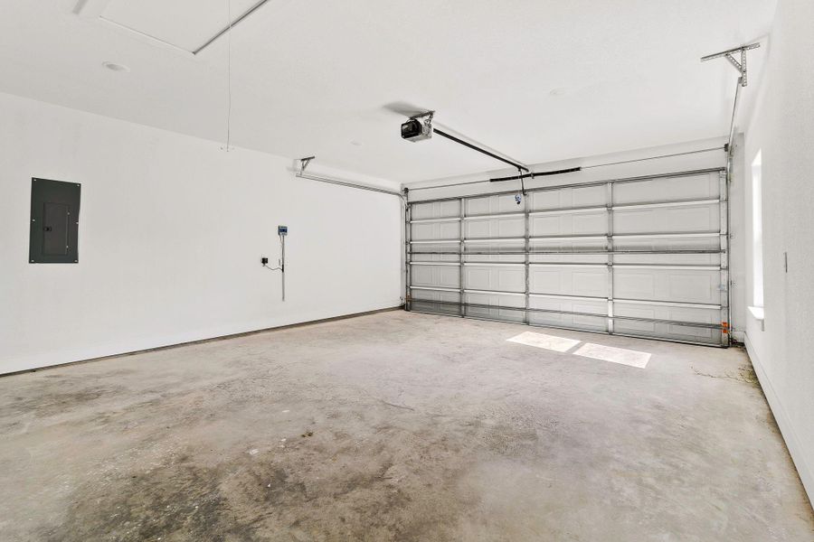 Spacious, unfurnished interior of a new home in , Trinity (Image 26).