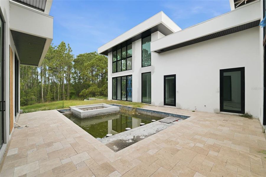 Exterior details and patio area of a home in Stonelake Ranch, Thonotosassa (Image 13).
