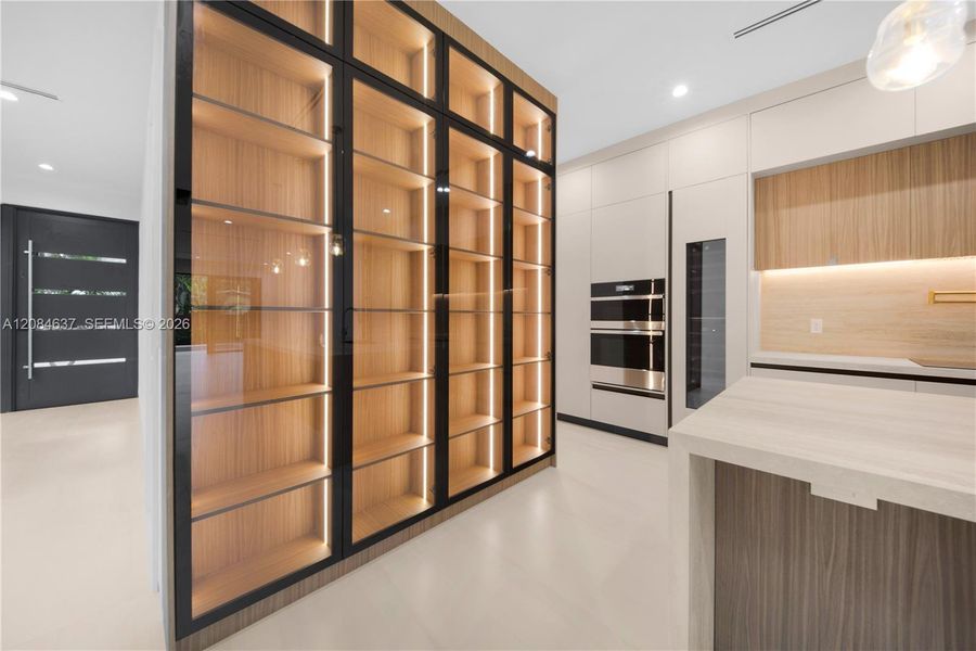 Close-up of interior finishes inside a home in , Fort Lauderdale (Image 18).