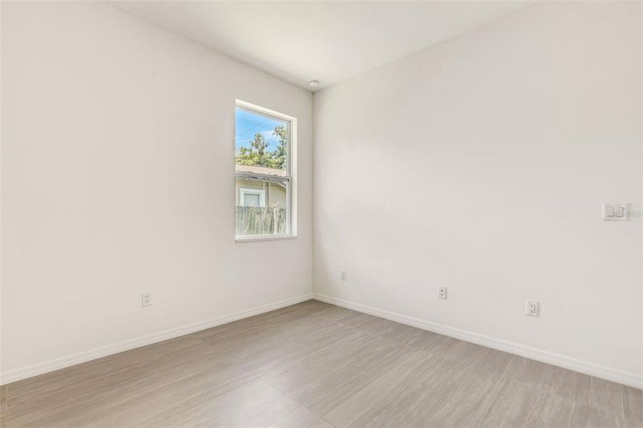 Spacious, unfurnished interior of a new home in , Tampa (Image 59).