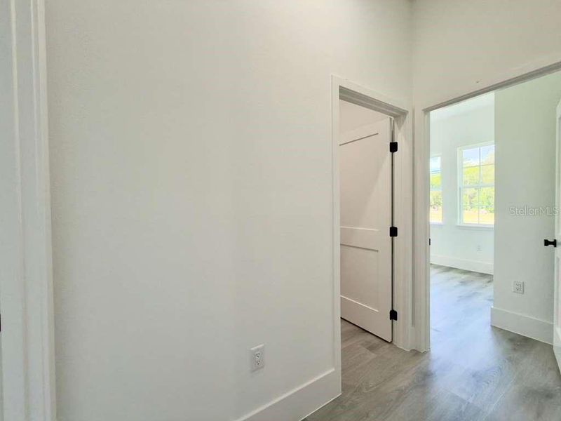 Spacious, unfurnished interior of a new home in , Ocala (Image 24).