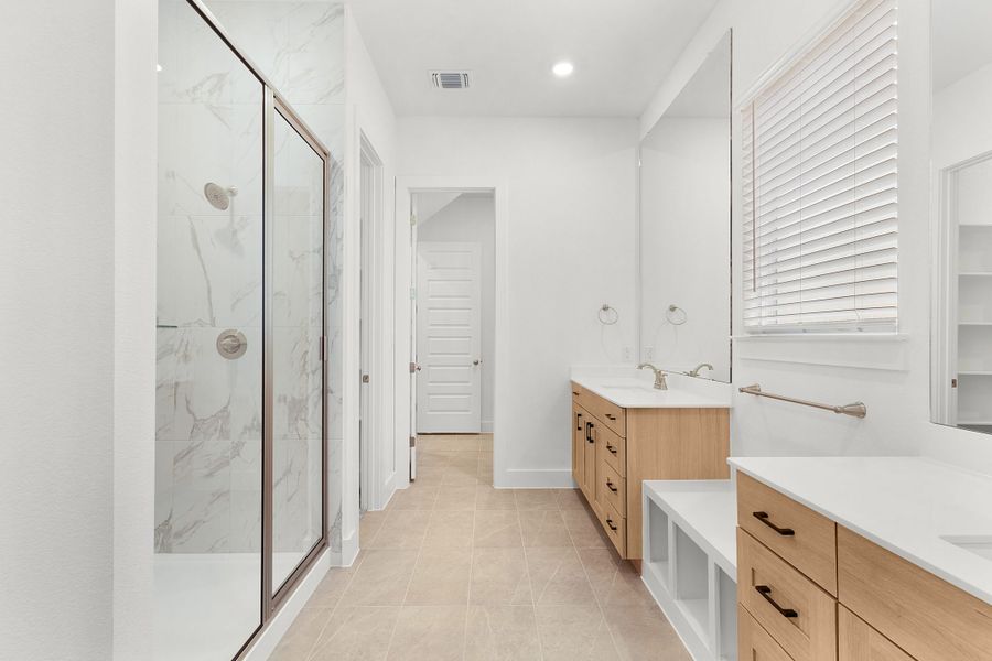 Furnished interior view inside a new home in Santa Rita Ranch, Liberty Hill (Image 41). Furnished interior view inside a new home in Santa Rita Ranch, Liberty Hill (Image 41).