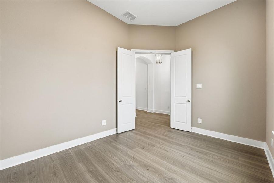 Spacious, unfurnished interior of a new home in Wildflower Ranch, Fort Worth (Image 21).