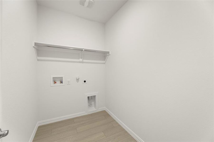 Spacious, unfurnished interior of a new home in Walden Pond, Forney (Image 26).