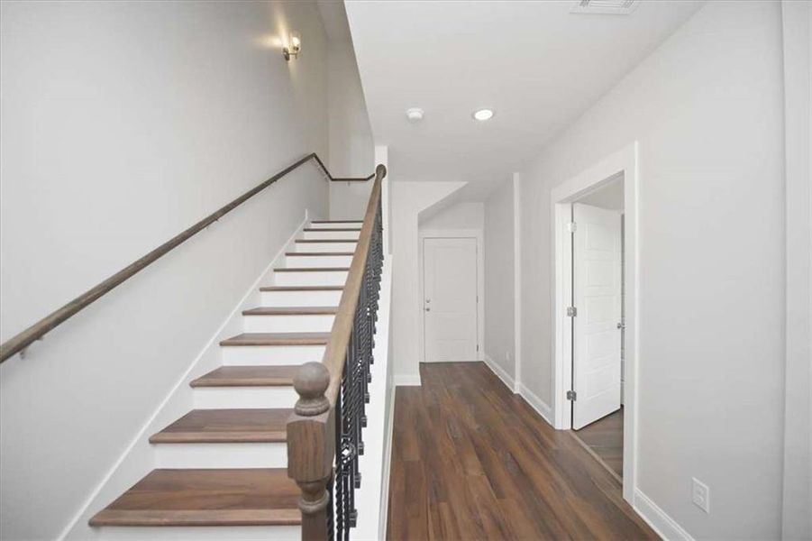 Spacious, unfurnished interior of a new home in , Atlanta (Image 16).