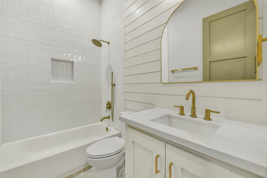 Furnished interior view inside a new home in , Angleton (Image 10).