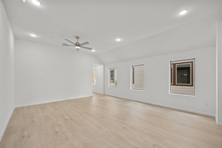 Spacious, unfurnished interior of a new home in Trinity Ranch, Elgin (Image 17).