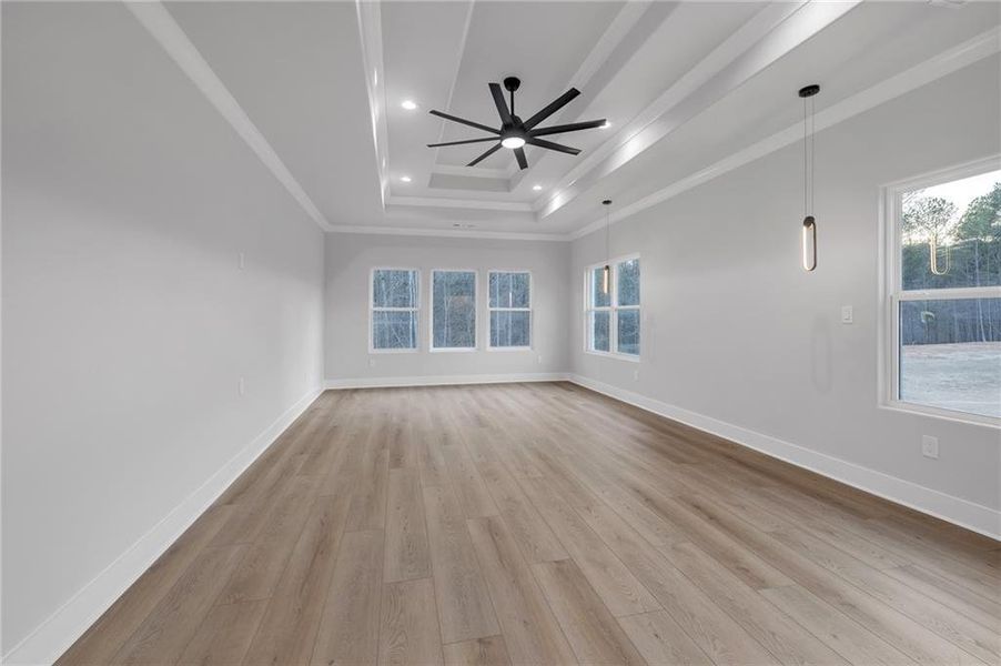 Spacious, unfurnished interior of a new home in , Oxford (Image 32).