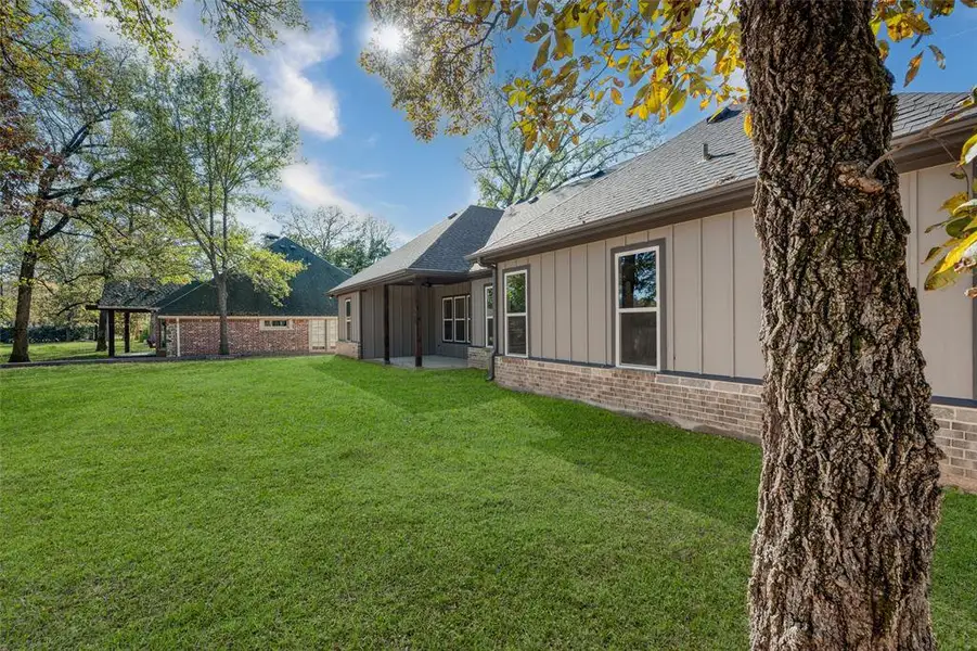 Exterior details and patio area of a home in , Enchanted Oaks (Image 3).