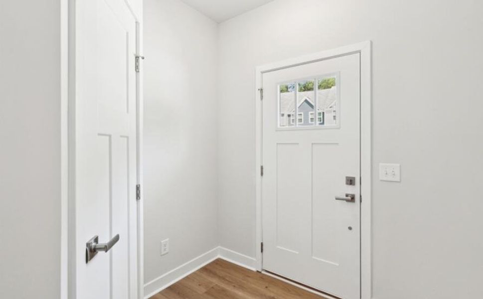 Spacious, unfurnished interior of a new home in Crescent Cove, Summerville (Image 9).