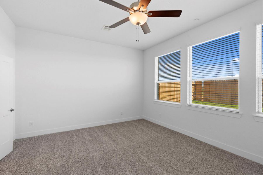Spacious, unfurnished interior of a new home in Wildrye 45', Waller (Image 27).