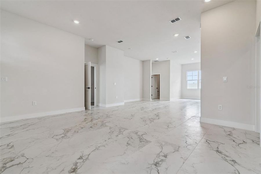 Spacious, unfurnished interior of a new home in , Belleview (Image 12).