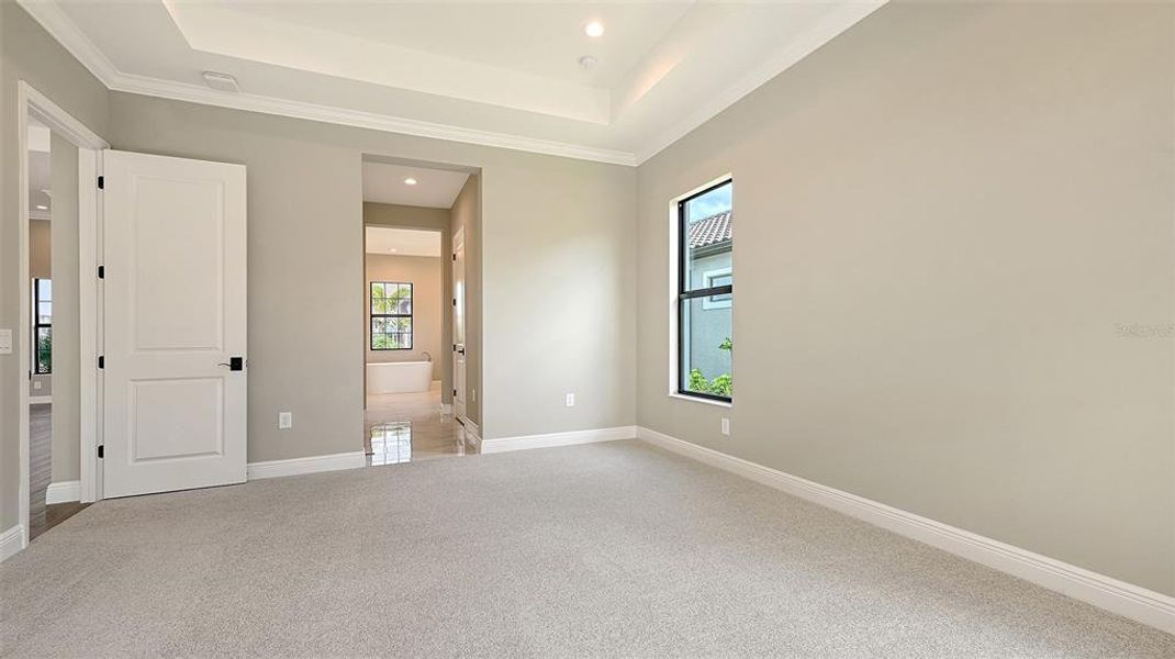 Spacious, unfurnished interior of a new home in , Englewood (Image 19).