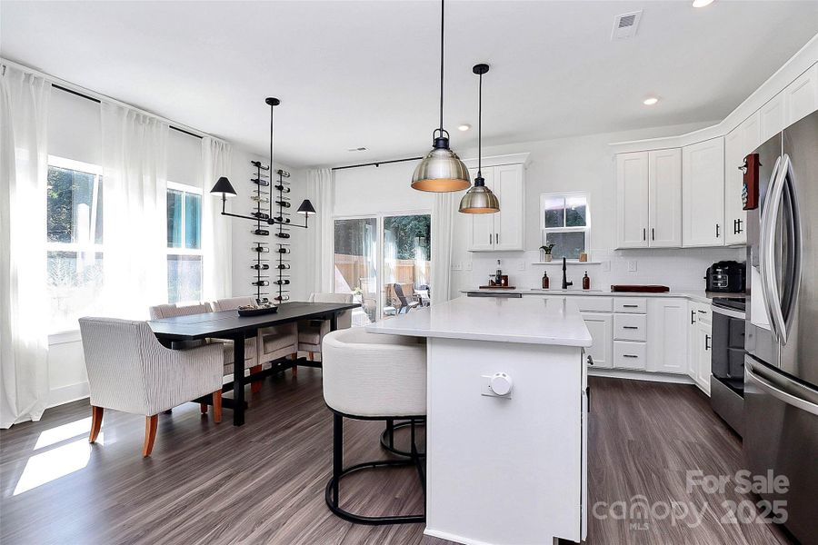 Kitchen Island/Dining