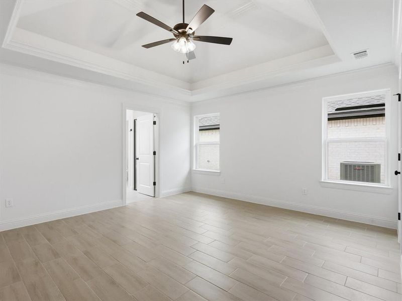Spacious, unfurnished interior of a new home in , Tolar (Image 25).