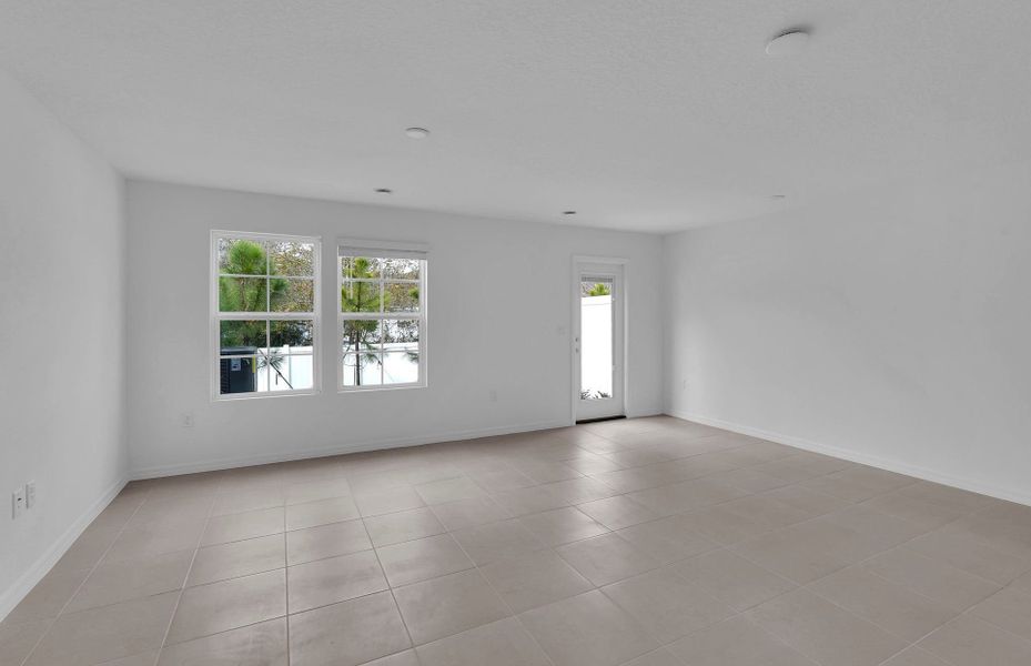 Spacious, unfurnished interior of a new home in Normandy Pines, Jacksonville (Image 14).