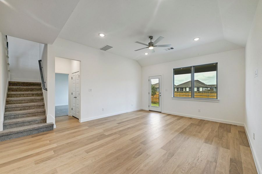 Spacious, unfurnished interior of a new home in Prairie Winds, Hutto (Image 17).