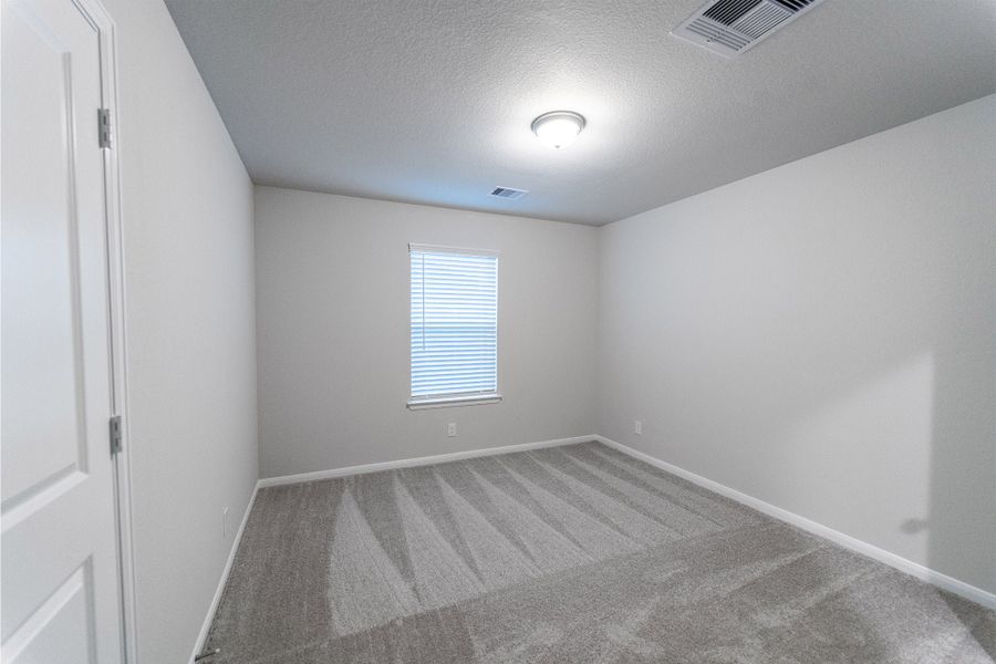 Spacious, unfurnished interior of a new home in Creekhaven, Iowa Colony (Image 36).
