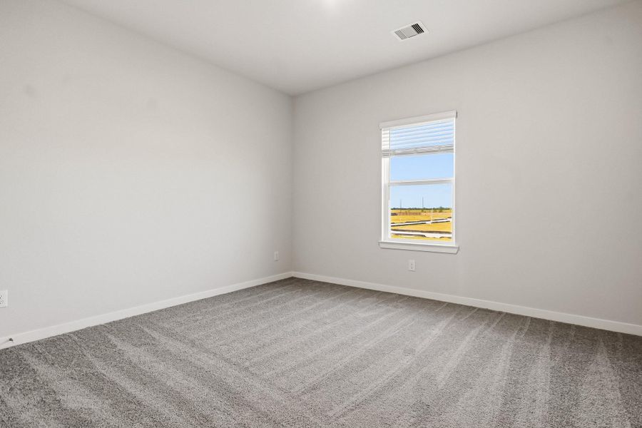 Spacious, unfurnished interior of a new home in Sunterra Lakes, Brookshire (Image 11).