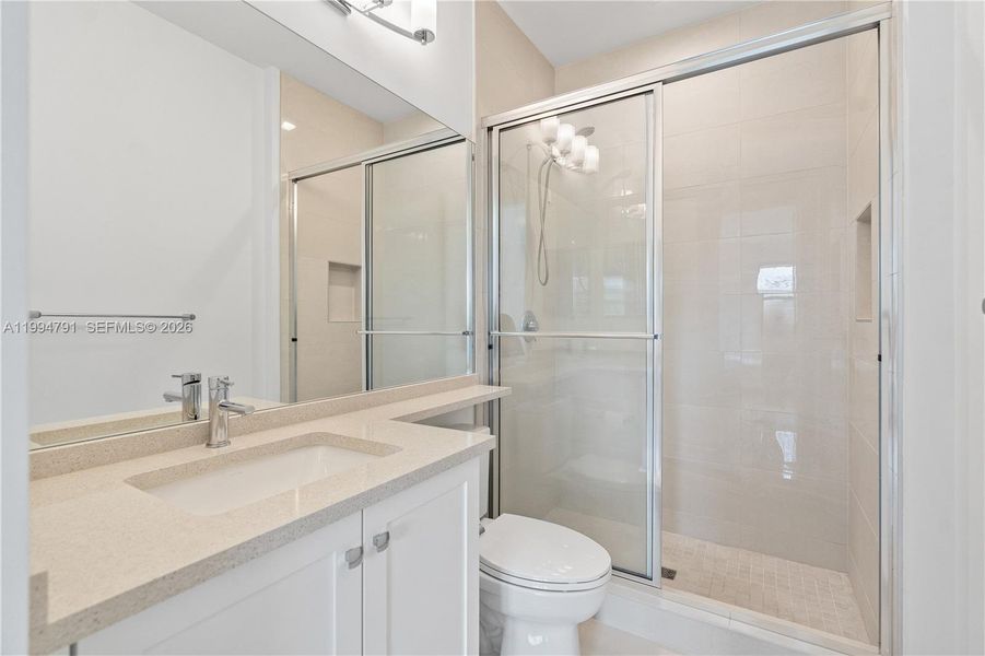 3rd bedroom's ensuite bath