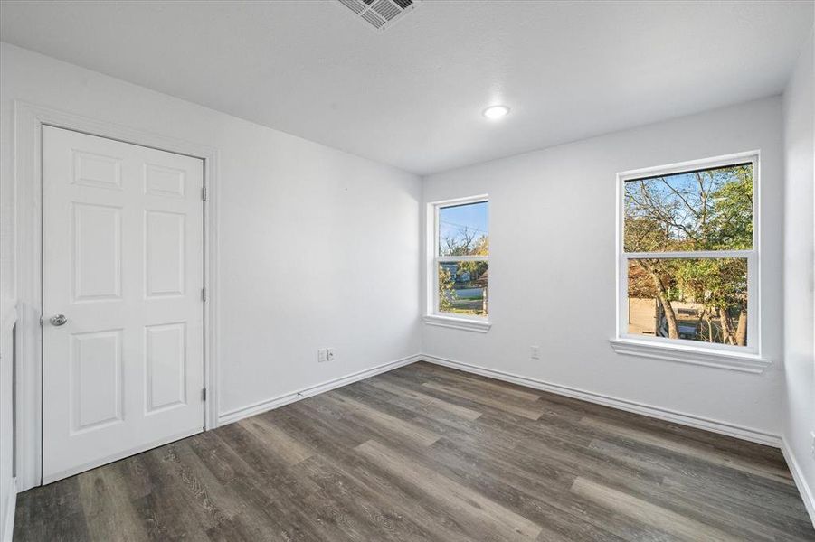 Spacious, unfurnished interior of a new home in , Corsicana (Image 20).