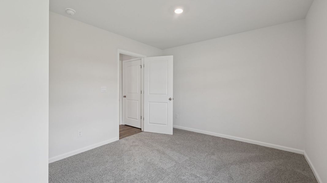 Spacious, unfurnished interior of a new home in Cloverdale Hills, Piedmont (Image 17).